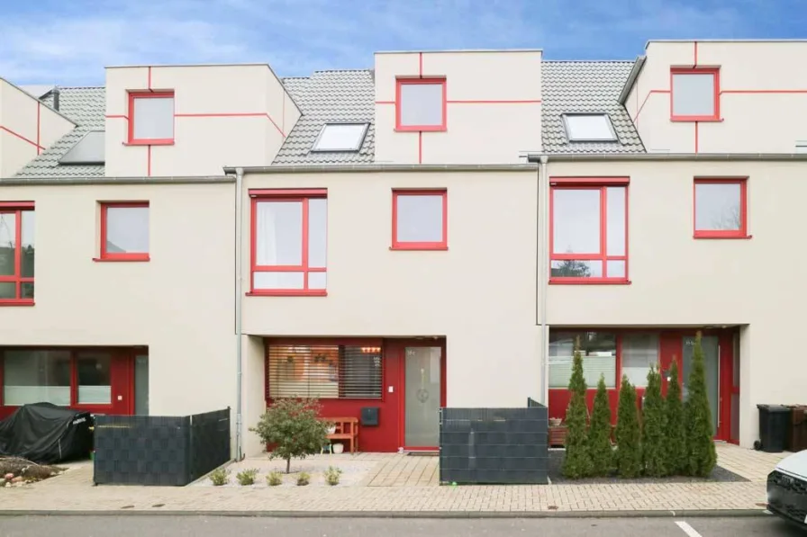  - Haus kaufen in Dormagen / Gohr - Neuwertiger Familienklassiker mit Weitblick