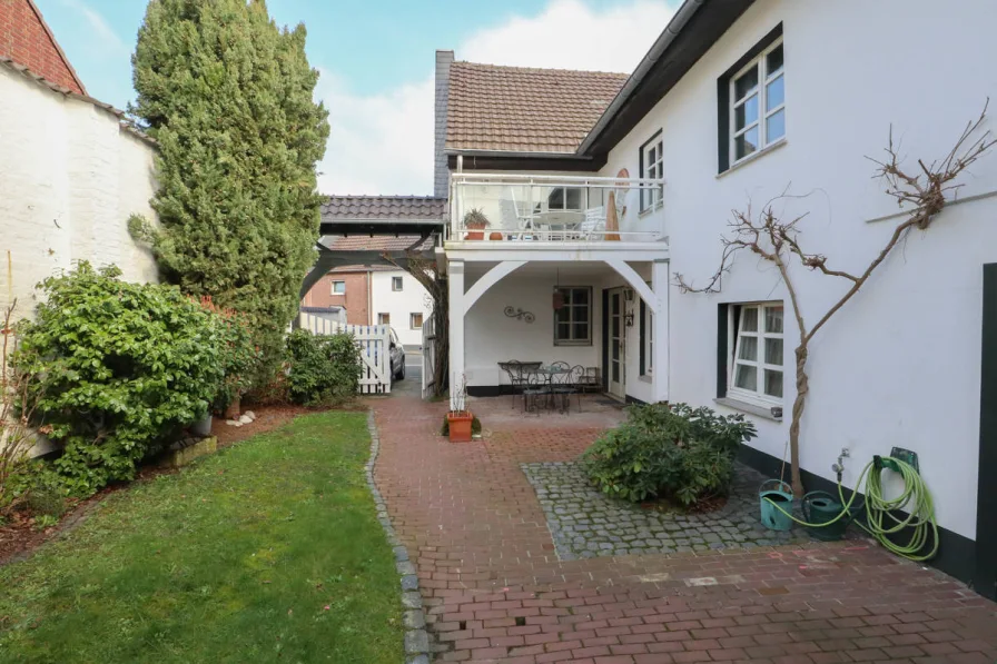  - Haus kaufen in Neuss / Grefrath - Altbau-Chic: Zeitloser Charme für Ihr modernes Leben