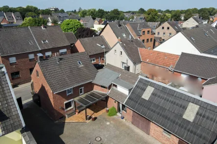 18243_01 - Haus kaufen in Neuss / Holzheim - Handwerkerhaus mit Zusatzflächen