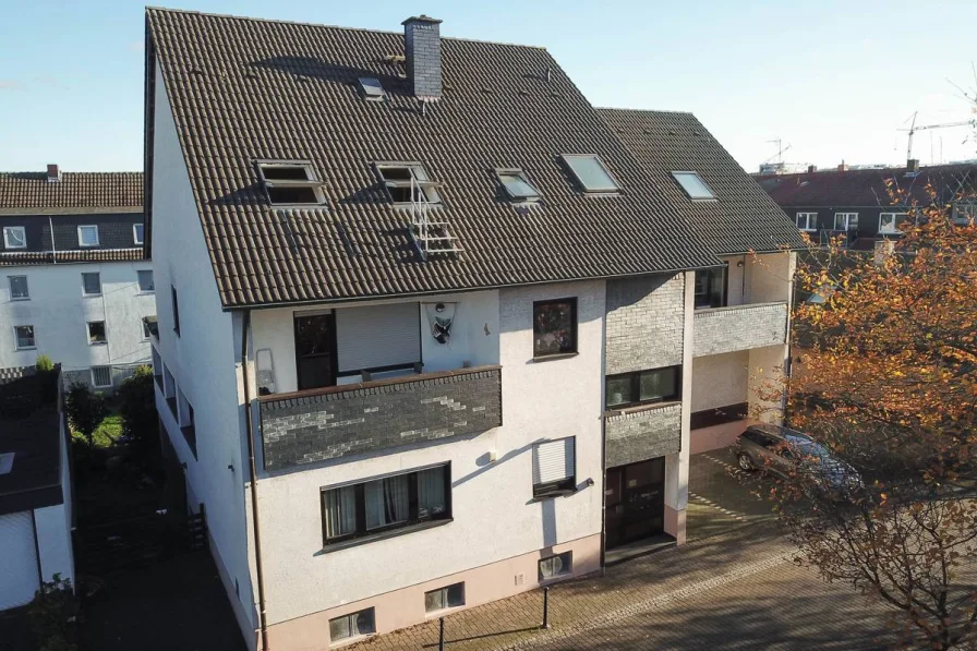 Titelbild - Haus kaufen in Monheim - Sahnehäubchen in der Monheimer City: Mehrfamilienhaus mit möglicher Selbstnutzung