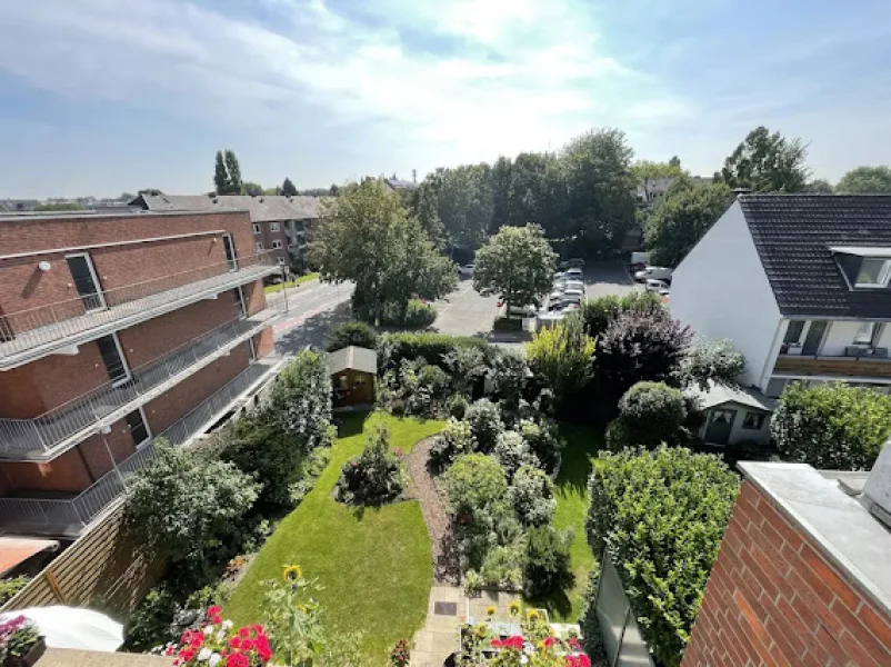 Ausblick 2 - Wohnung kaufen in Mönchengladbach - Traumhafte Sonnenwohnung mit 2 Balkonen über den Dächern von Waldhausen