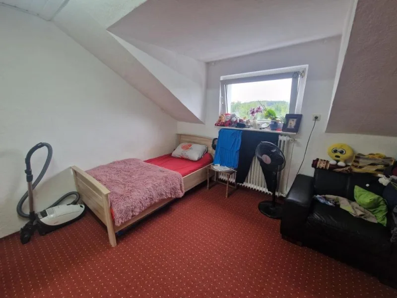 Schlafzimmer (DG rechts)