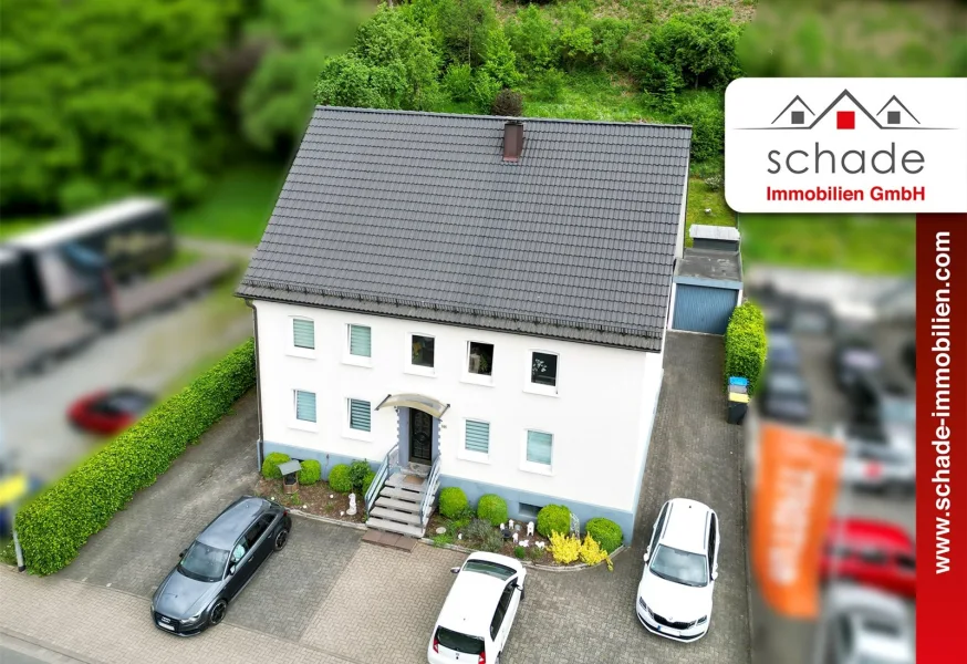 Außenansicht - Haus kaufen in Plettenberg - SCHADE IMMOBILIEN - Leerstehendes Zweifamilienhaus mit neuem Dach und neuer Heizung zu verkaufen!