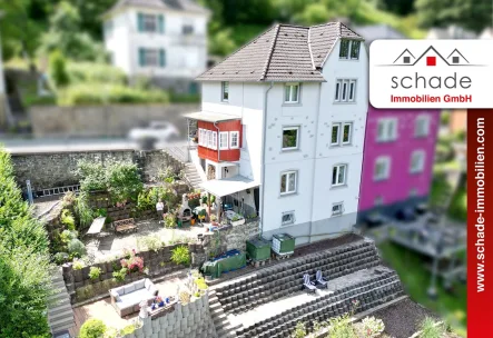 Beispiel Publikation-rot-2022 - Haus kaufen in Altena / Dahle - SCHADE IMMOBILIEN - Platz für die ganze Familie - großzügiges Wohnen mit Burgblick in Altena!