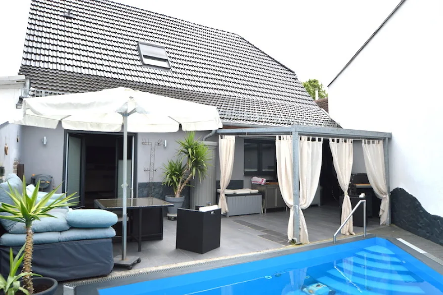 Haus 1-Terrasse mit Pool 