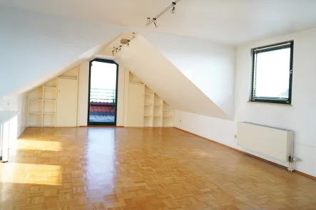  - Wohnung kaufen in Düsseldorf - Wunderschöne3 Raum DG-Maisonette-Wohnung mit Aufzug und PKW Platz!