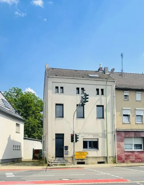 Straßenansicht - Haus kaufen in Düren / Niederau - Machen Sie es zu Ihrem Projekt...Sanierungsbedürftiger Altbau in zentraler Lage von Niederau