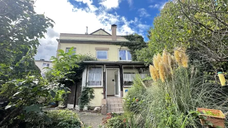 Gartenansicht - Haus kaufen in Düren / Niederau - Zweifamilienhaus in ruhiger Lage von Niederau!