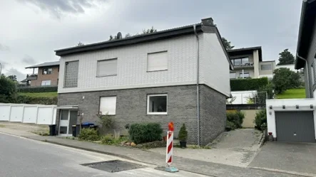 Außeansicht - Wohnung kaufen in Nideggen / Rath - Barrierefreiheit pur! Schöne Erdgeschosswohnung in Nideggen mit Garage