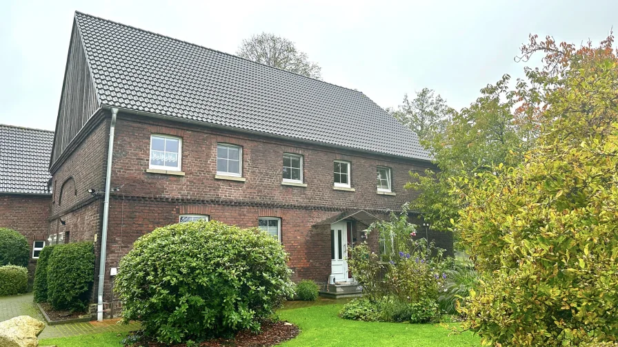 Startfoto - Haus kaufen in Gladbeck - Charmanter Resthof auf 3,7 ha zu verkaufen