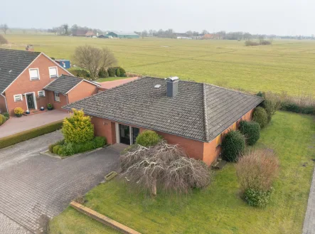 DJI_0378 - Haus kaufen in Jemgum-Midlum - Bungalow in ruhiger Lage mit toller Aussicht über die saftigen Weiden Jemgums.