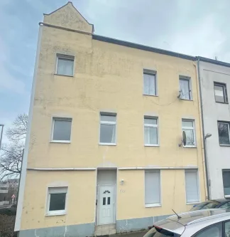 Frontansicht - Haus kaufen in Düren - Solide im Innenstadtbereich! 6-Parteien-Haus mit 3 freien Einheiten