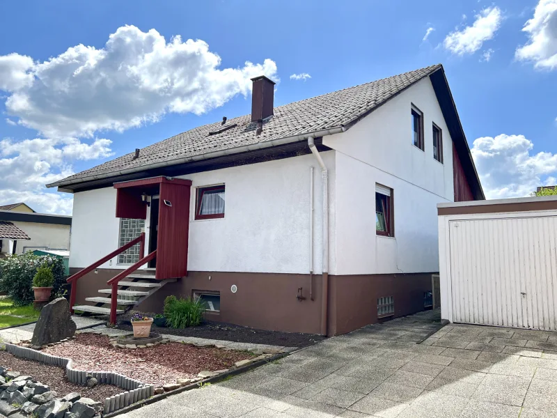 Frontansicht mit Garage