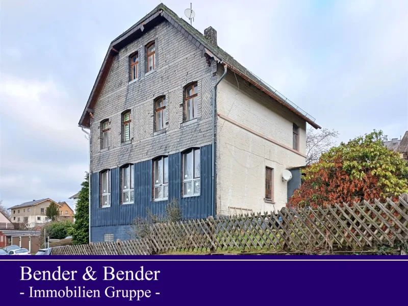 Straßenansicht - Haus kaufen in Gebhardshain VG - Renovierungsbedürftiges Einfamilienhaus für die Großfamilie mit handwerklichem Geschick!