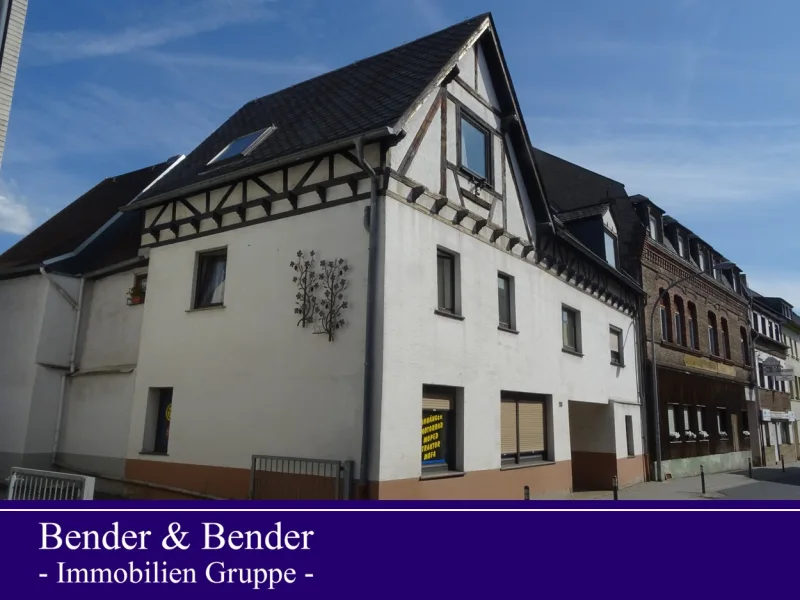 Straßenansicht - Haus kaufen in Koblenz / Horchheim - Gemütliches Einfamilienhaus mit Ladenlokal und Freizeitgrundstück in beliebter und zentraler Lage!
