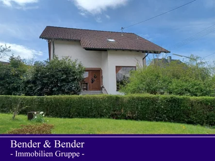 Objektansicht - Haus kaufen in Betzdorf - Lichtdurchflutetes Ein-/Zweifamilienhaus mit tollem Garten & Zierteich!