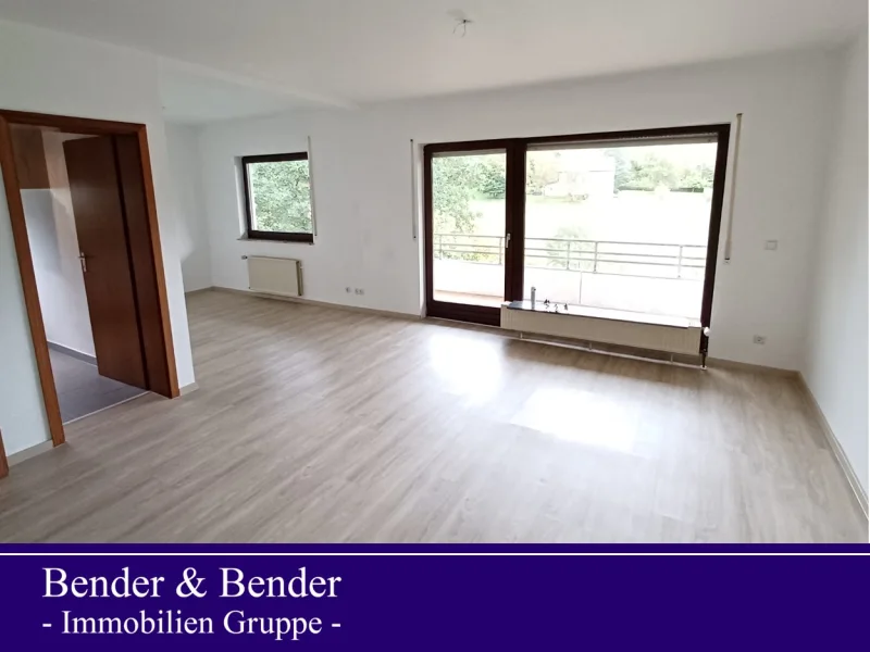 Wohnzimmer - Wohnung kaufen in Siegen / Feuersbach - Renovierte Eigentumswohnung mit Balkon in ruhiger Stadtlage mit Weitblick und guter Anbindung.