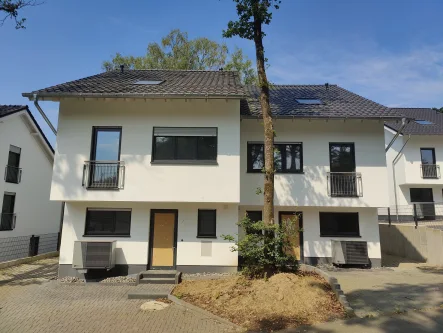 Frontansicht Haus Nr. 4+4a - Zinshaus/Renditeobjekt kaufen in Mehren - *ERSTBEZUG* 3 Energieeffiziente Neubau-Doppelhäuser (6 DHH) in idyllischer Wohnlage - Provisionsfrei!