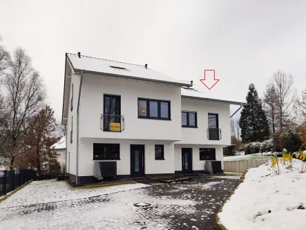 Straßenansicht - Haus kaufen in Mehren - Provisionsfrei bis 31.12.24! Schlüsselfertiger Neubau als DHH in idyllischer Lage!