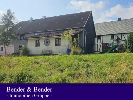 Gartenansicht - Haus kaufen in Daaden VG - Charmantes, renovierungsbedürftiges Einfamilienhaus mit Scheune und unverbauter Aussicht!