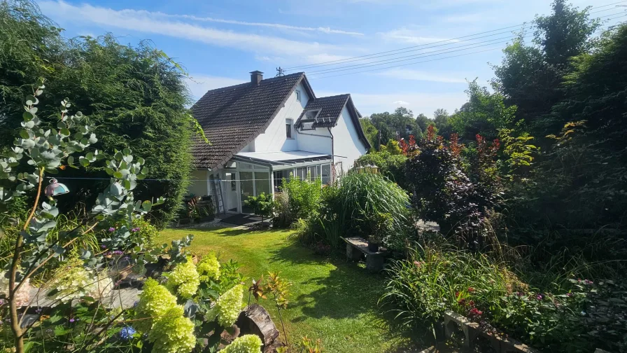 Gartenansicht - Haus kaufen in Betzdorf - Traumhaftes Wohnhaus mit Wohlfühlcharakter in guter Lage!