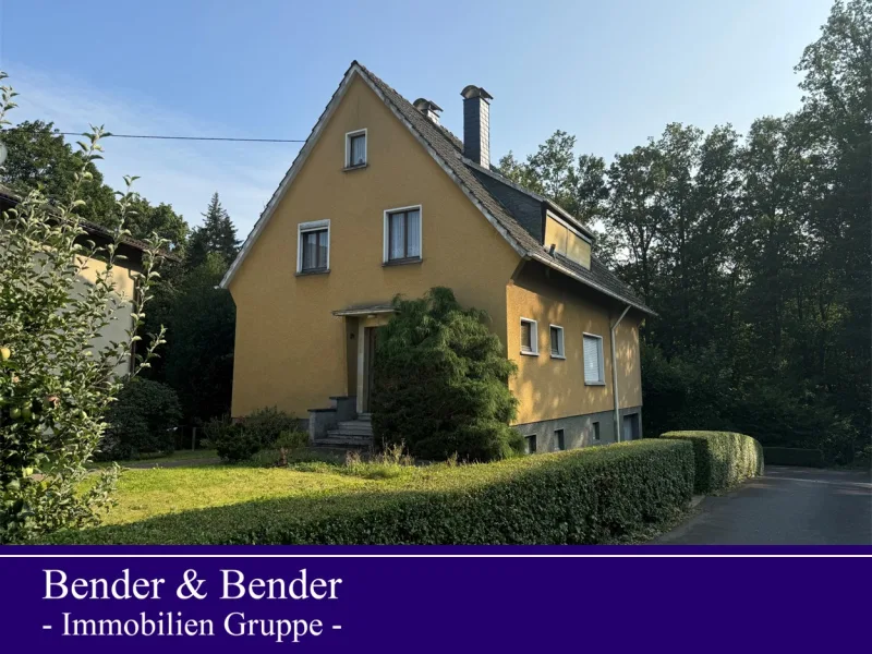 Objektansicht - Haus kaufen in Hamm - Großzügiges Ein-/Zweifamilienhaus mit kleinem Apartment und angrenzendem Waldgrundstück - nahe Hamm/Sieg!