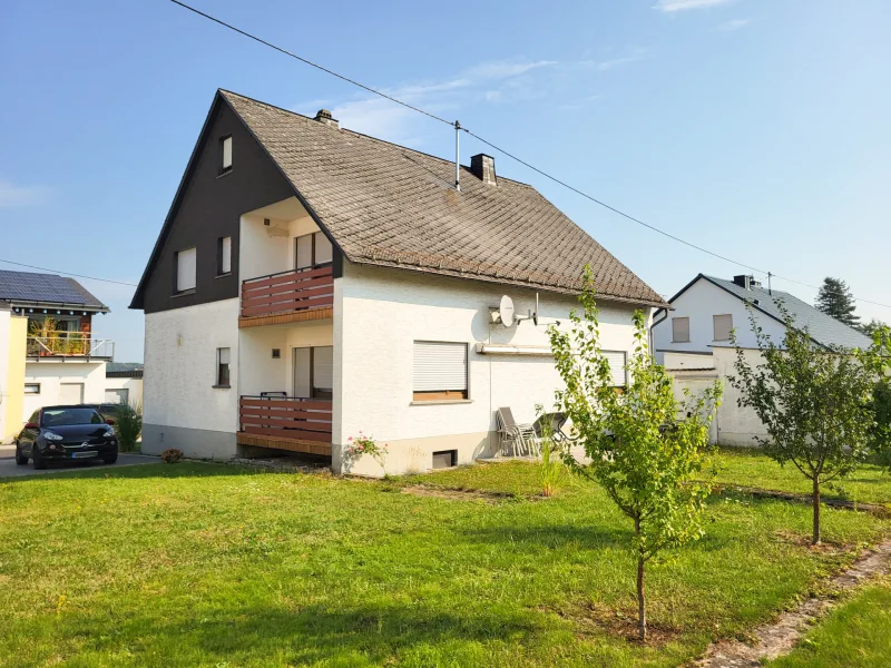 Rückansicht - Wohnung mieten in Nentershausen - Neuwertige teilmöblierte Dachgeschosswohnung in Nentershausen mit Balkon!