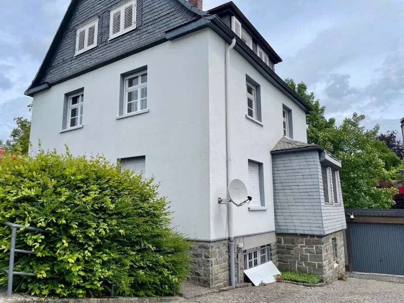  - Haus kaufen in Bergneustadt - Mehrfamilienhaus mit Garten, Garage und separatem Gewerberaum!