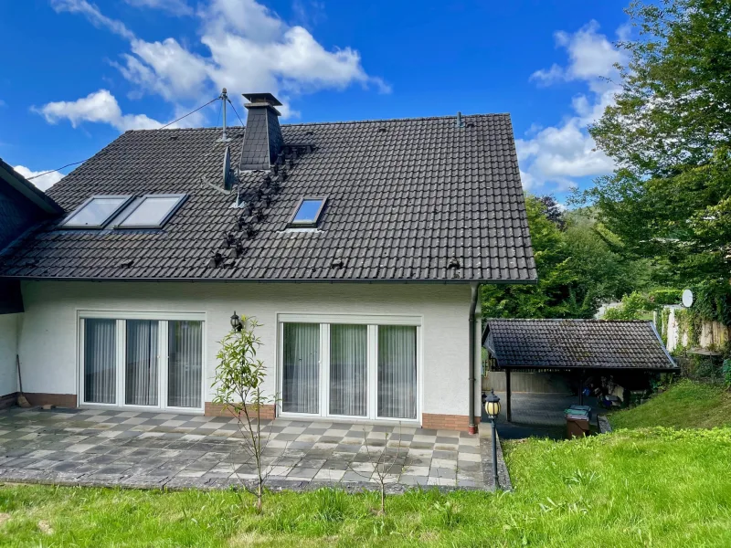  - Haus kaufen in Gummersbach - Leerstehendes Einfamilienhaus, einseitig angebaut, mit Doppelcarport und Garten!