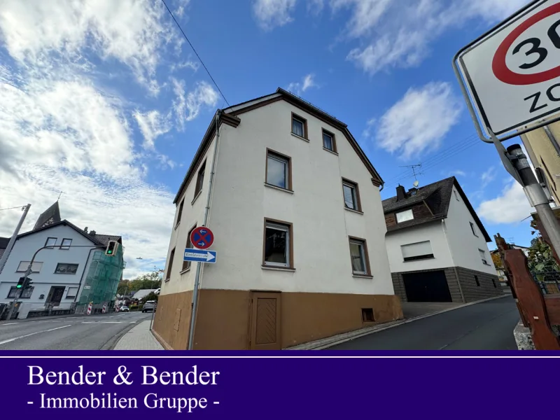 Hausansicht  - Haus kaufen in Dornburg - Gemütliches Einfamilienhaus mit Balkon auf einem kleinen Grundstück!