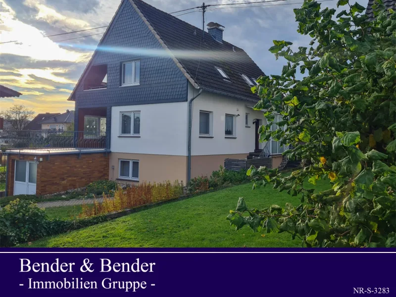 Seitenansicht - Haus kaufen in Asbach - Unterkellertes Zweifamilienhaus in zentrumsnaher Lage von Asbach!