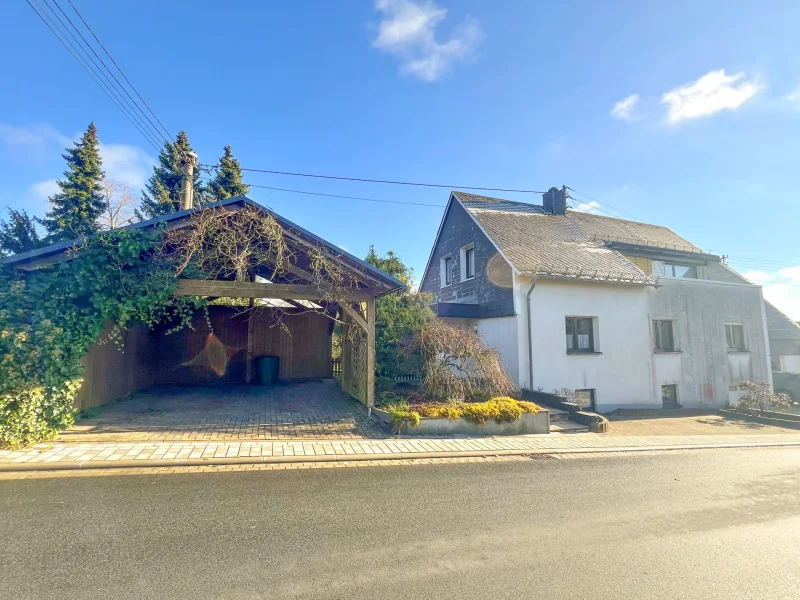 Straßenansicht - Haus kaufen in Zinhain - Einfamilienhaus in bevorzugter Wohnlage von Bad Marienberg OT - Mit tollem Fernblick!