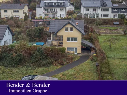 www.bender-immobilien.de - Haus kaufen in Reichshof - Niedrigenergiesparhaus mit Einliegerwohnung und schöner Aussicht!