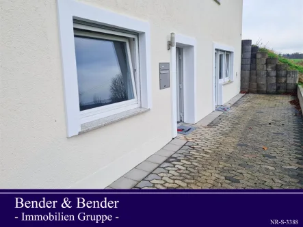 Eingangsbereich - Wohnung mieten in Alberthofen - Frisch renovierte, moderne Erdgeschosswohnung in ruhiger Ortsrandlage, nähe Puderbach!