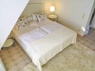 Schlafzimmer DG