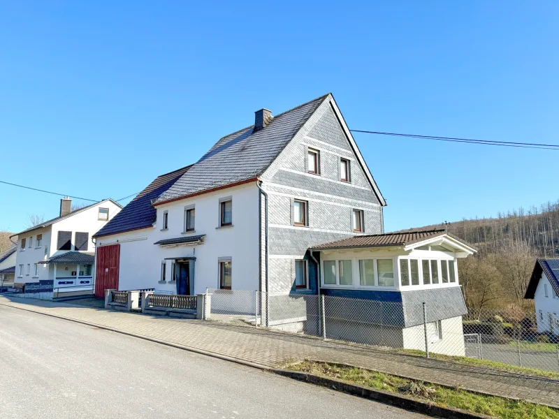 Straßenansicht - Haus kaufen in Limbach - Gepflegtes Einfamilienhaus mit Scheune in Limbach (WW)!