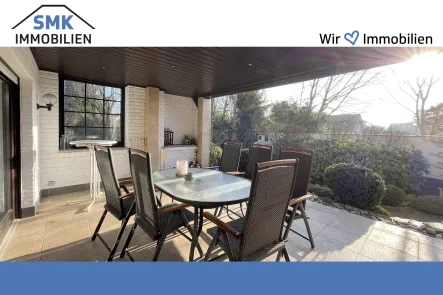 Titelbild - Wohnung mieten in Rietberg - Ruhige Wohnoase mit großer überdachter Terrasse: Blick ins Grüne ohne Verpflichtungen!