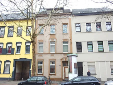 Ansicht - Wohnung mieten in Krefeld - Günstige 2-Zimmer-Wohnung in der Krefelder Innenstadt - 2. OG, Laminat, Bad mit Fenster