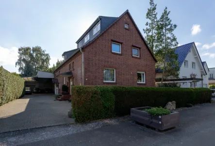 Frontansicht - Haus kaufen in Selm - Tolles Haus mit viel Platz & Gewerbeeinheit Der große Garten ist ein Traum!