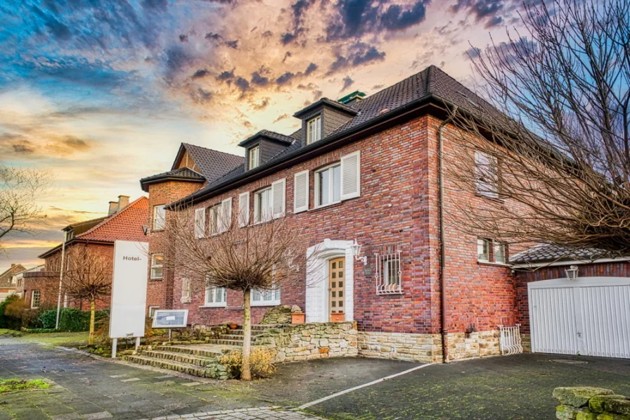 Frontansicht - Haus kaufen in Werne - Hotelimmobilie mit vielen Nutzungsmöglichkeiten im Herzen von Werne