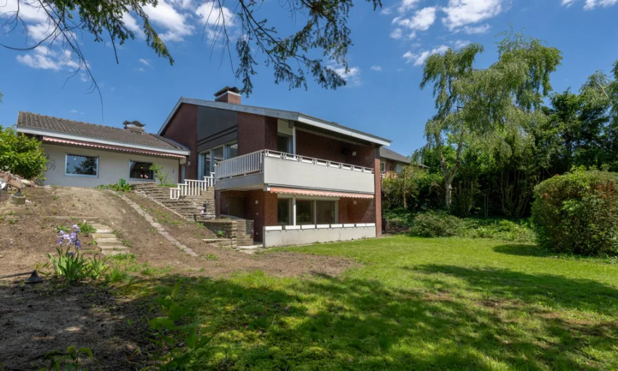 Rückansicht  - Haus kaufen in Lünen - Einfamilienhaus mit Einliegerwohnung in bevorzugter Wohnlage „Am Vogelsberg“ von Nordlünen