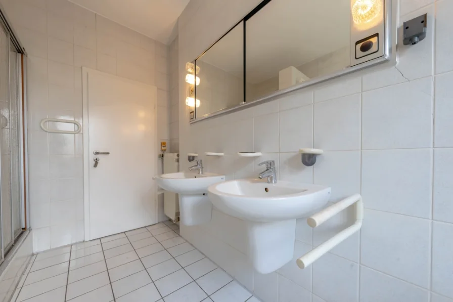 1. OG Badezimmer en Suite 