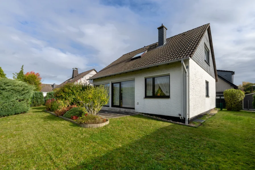 Gartenansicht  - Haus kaufen in Lünen - Großzügiges, freistehendes Fertighaus in Top-Lage von Altlünen