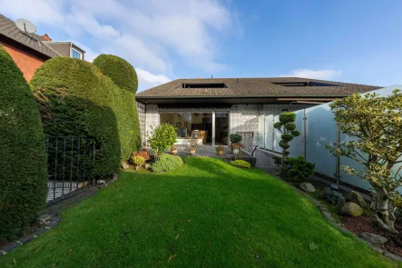 Gartenansicht  - Haus kaufen in Lünen - Doppelhaushälfte mit Garten & Garage in ruhiger Lage von Alstedde