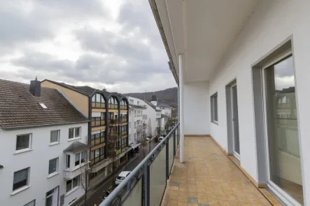 Impression Balkon - Wohnung mieten in Bad Neuenahr-Ahrweiler - Gut geschnittene, helle Vierzimmerwohnung mit zwei Balkonen im Zentrum von Bad Neuenahr!