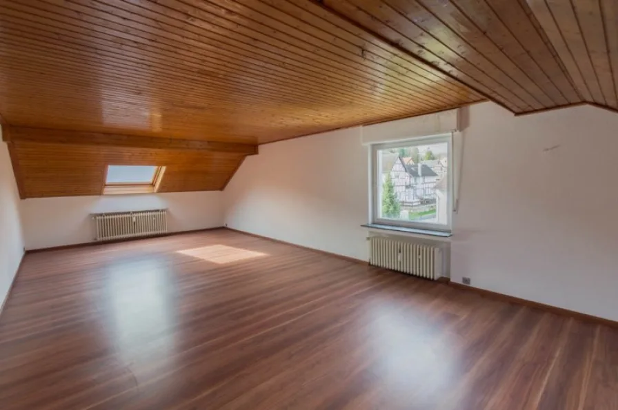 Impression Wohnzimmer - Wohnung kaufen in Remagen - Geräumige und helle Dreizimmerdachgeschosswohnung in Remagen-Unkelbach!