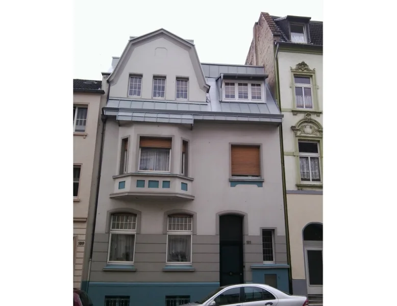 Titelbild - Haus kaufen in Mönchengladbach - Gepflegtes 3 Parteienhaus mit historischem Charme, in attraktiver, zentrumsnaher Lage