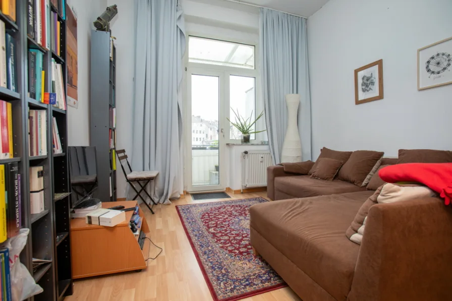 Wohnbereich  - Wohnung kaufen in Düsseldorf - Gemütliche Altbauwohnung in Düsseldorf-OberbilkFörderdarlehen möglich!Monatliche Rate nur 618,03 €