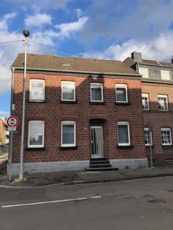 Hausfront - Haus kaufen in Mönchengladbach / Neuwerk-Mitte - Handwerker aufgepasst! Verwirklichen Sie hier Ihre Wohnträume - Förderdarlehen möglich!