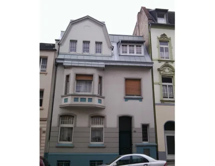 Titelbild - Haus kaufen in Mönchengladbach - Gepflegtes 3 Parteienhaus - Renditeobjekt für Liebhaber historischer Immobilien!